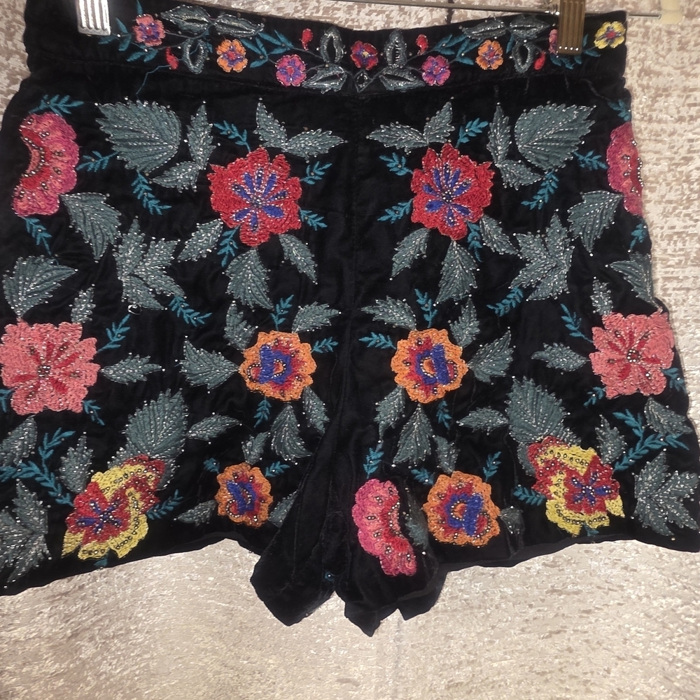 Zara Terez Black High Waist Floral Shorts - Picture 2 of 8